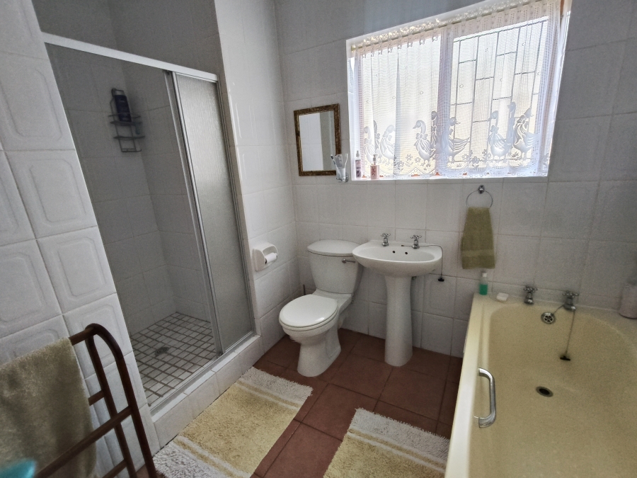 3 Bedroom Property for Sale in Jeffreys Bay Central Eastern Cape